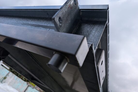 unterkonstruktion-balkon-stahl-feuerverzinkt.jpg Stahl-Unterkonstruktion eines Balkons aus feuerverzinktem Stahl vor der Montage