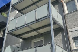 3-stöckige Balkonanlage