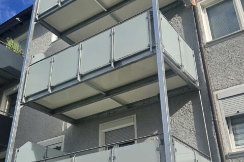 3-stöckige Balkonanlage
